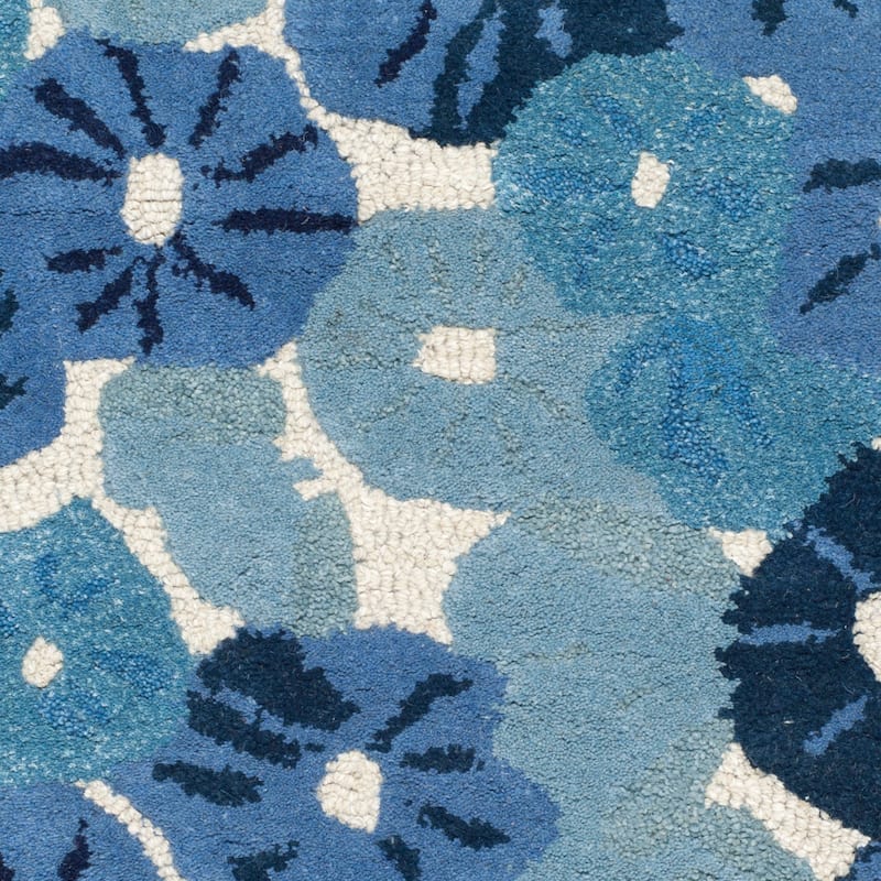 Martha Stewart by SAFAVIEH Poppy Field Wool/ Viscose Rug