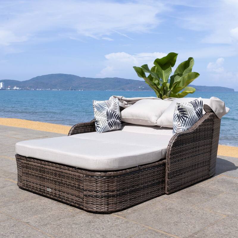 SAFAVIEH Outdoor Living Baloo Daybed - 80"W x 52"D x 50"H