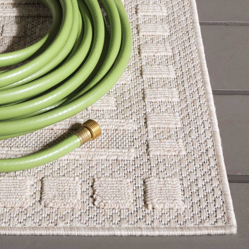 SAFAVIEH Milos Rosabelle Casual Rug