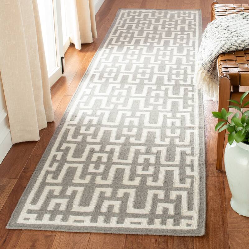 SAFAVIEH Handmade Flatweave Dhurries Ranjeeta Modern Moroccan Wool Rug - 2'6" x 10' Runner - Soft Grey/Ivory