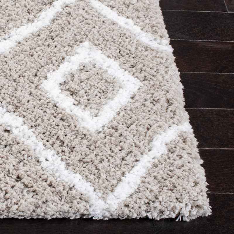 SAFAVIEH Handmade Toronto Shag Shaniqua Polyester Rug