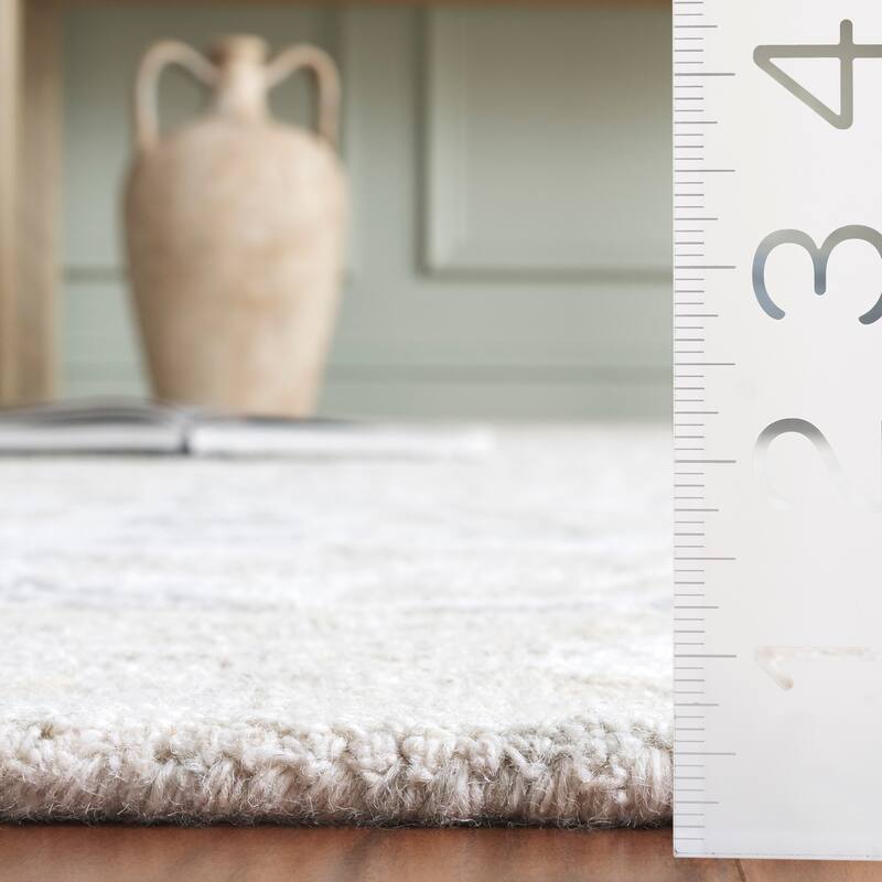 SAFAVIEH Handmade Jardin Merka Floral Wool Rug