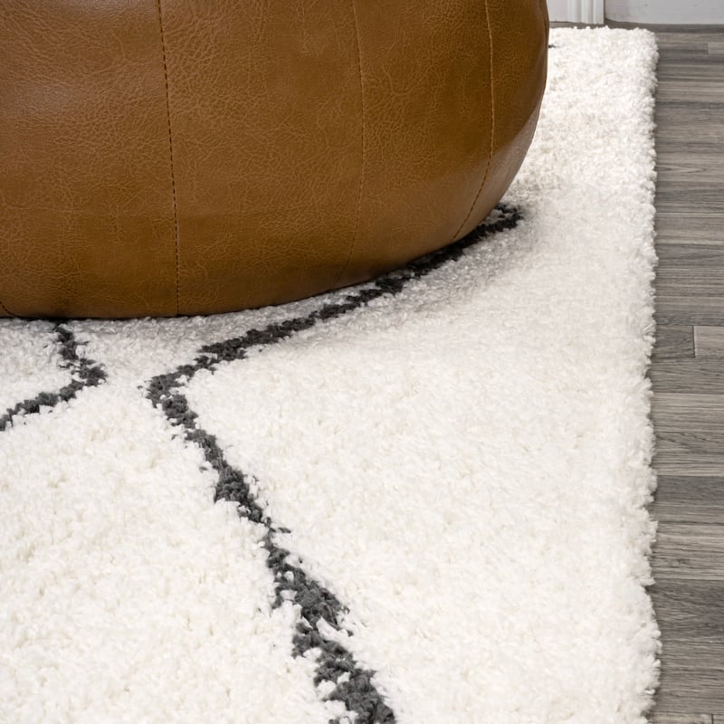 JONATHAN Y Petra Moroccan Diamond Shag Area Rug