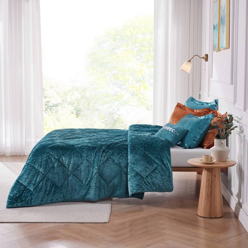 Intelligent Design Isabel Velvet Comforter Set