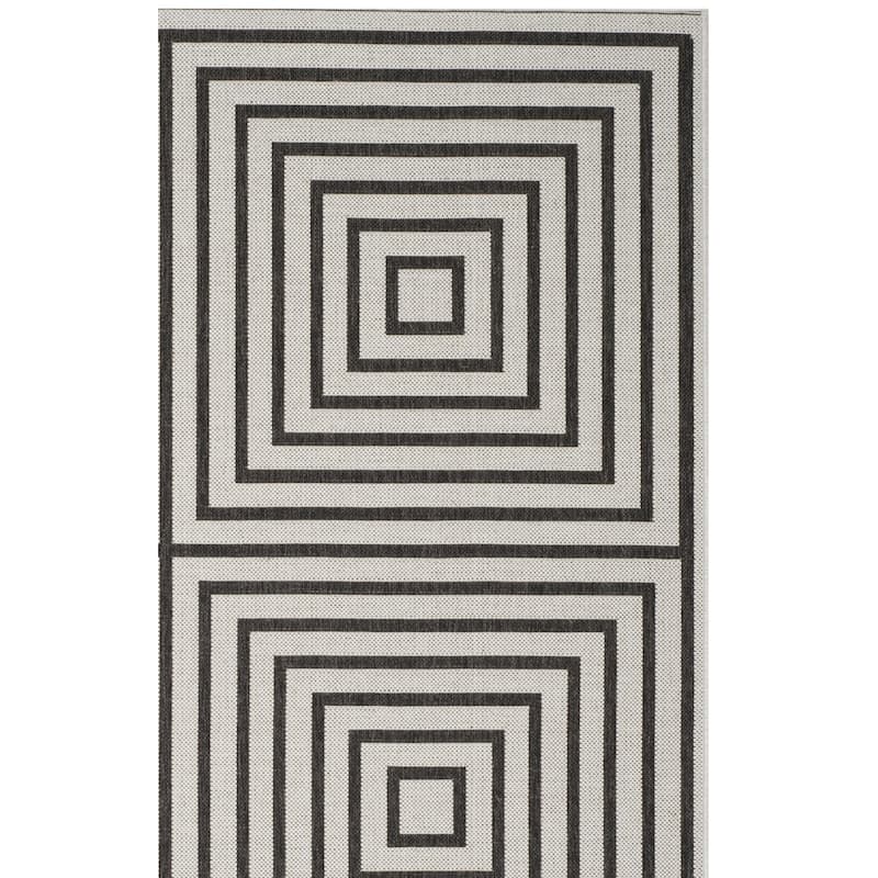 SAFAVIEH Linden Loris Indoor/ Outdoor Waterproof Patio Backyard Rug