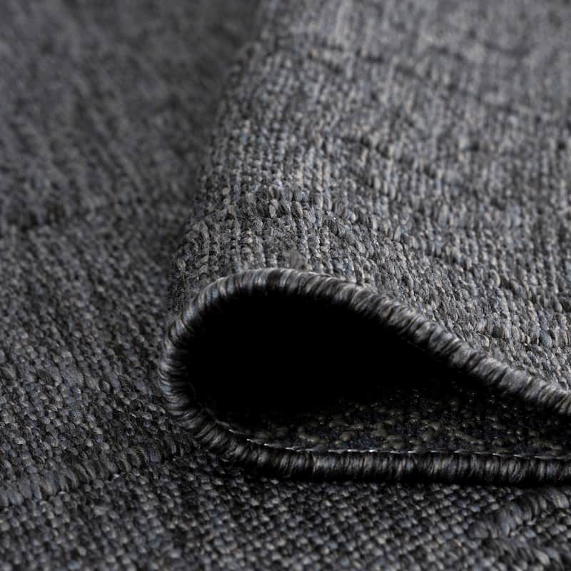 Alameda Solid Color Geometric Machine Washable Indoor Area Rug