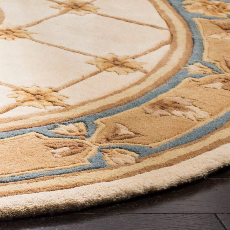 SAFAVIEH Handmade Naples Feryal Traditional Oriental Wool Rug
