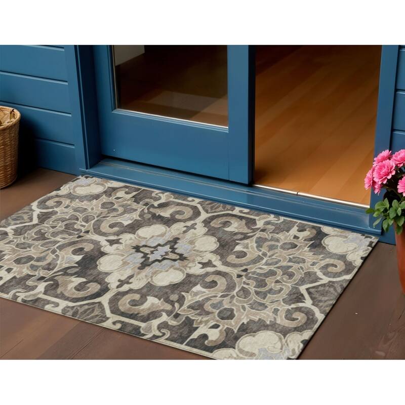 HomeRoots Damask Traditional Rectangle Outdoor Rug - 3' x 5'