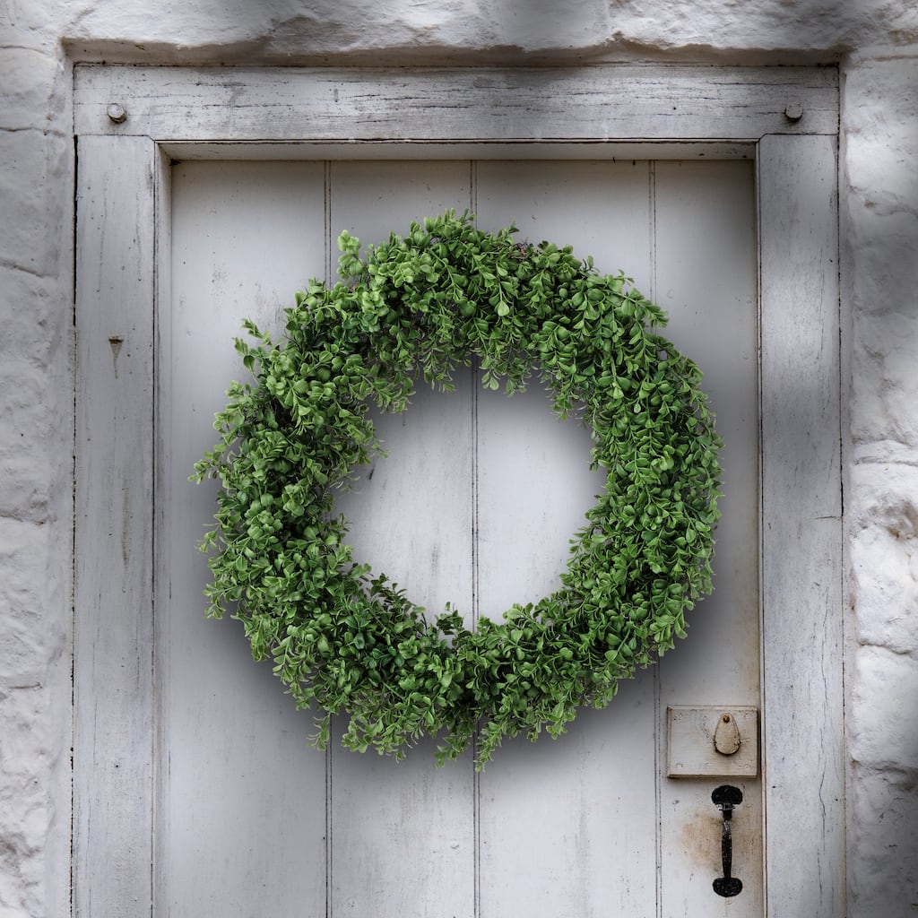 Plastic Real Touch Boxwood Wreath 28"
