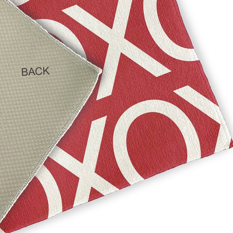 Hugs and Kisses Valentines Chenille Indoor/Outdoor Rug