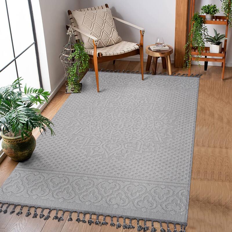 Guros Collection White / Ivory / Medallion Indoor / Outdoor Non-Shedding Area Rug