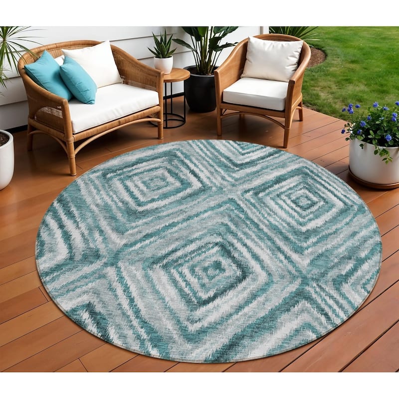 HomeRoots Geometric Transitional Rectangle Outdoor Rug - 8' Round