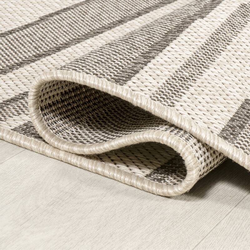 JONATHAN Y Chevron Wavy Stripe Modern Indoor/Outdoor Area Rug