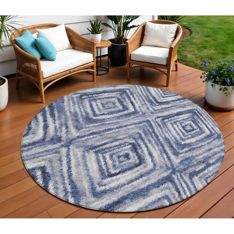 HomeRoots Geometric Transitional Rectangle Outdoor Rug - 8' Round