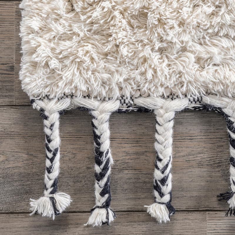 Nuloom Ivory Handmade Wool Cotton Geo Striped Shag Rug