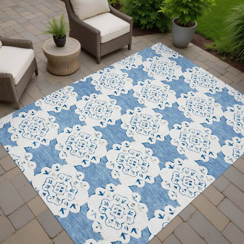 Machine Washable Indoor/ Outdoor Global Motif Chantille Rug - Blue - 2'6" x 3'10"