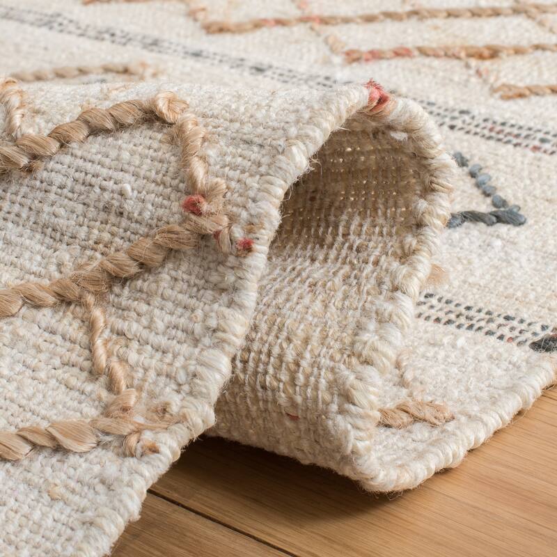 SAFAVIEH Handmade Natural Fiber Cajsa Boho Jute Fringe Rug