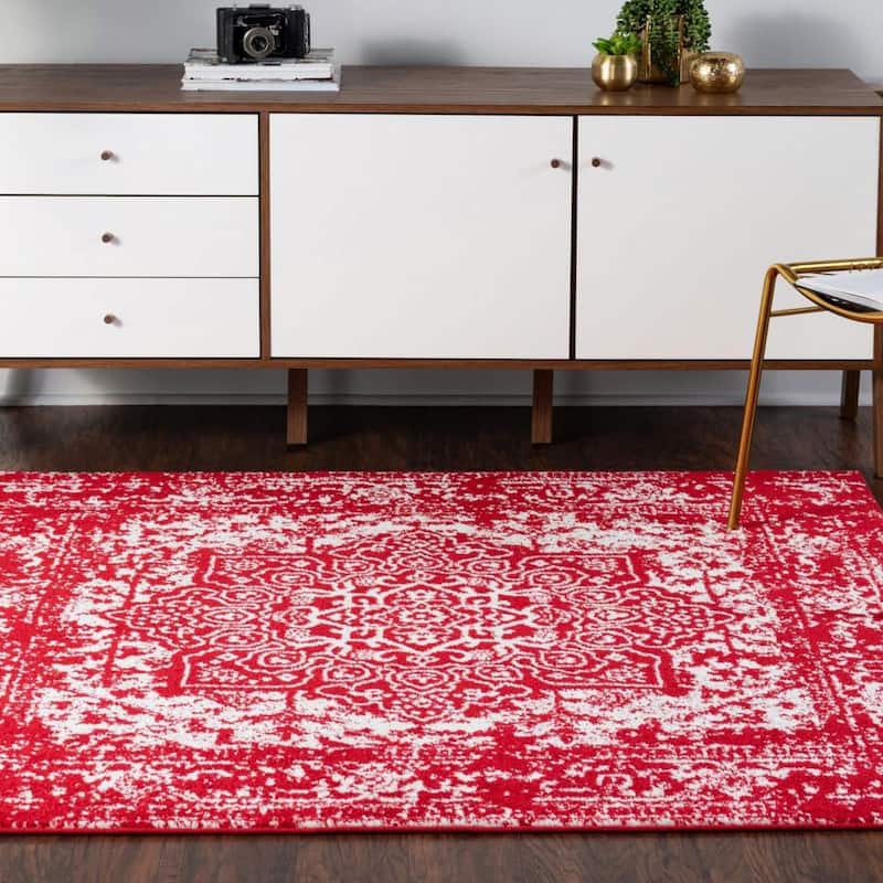Traditional Brenda Collection Area Rug