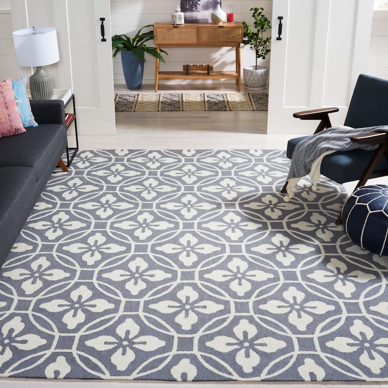 SAFAVIEH Handmade Four Seasons Dedde Floral Rug - 8' x 10' - Grey/Ivory