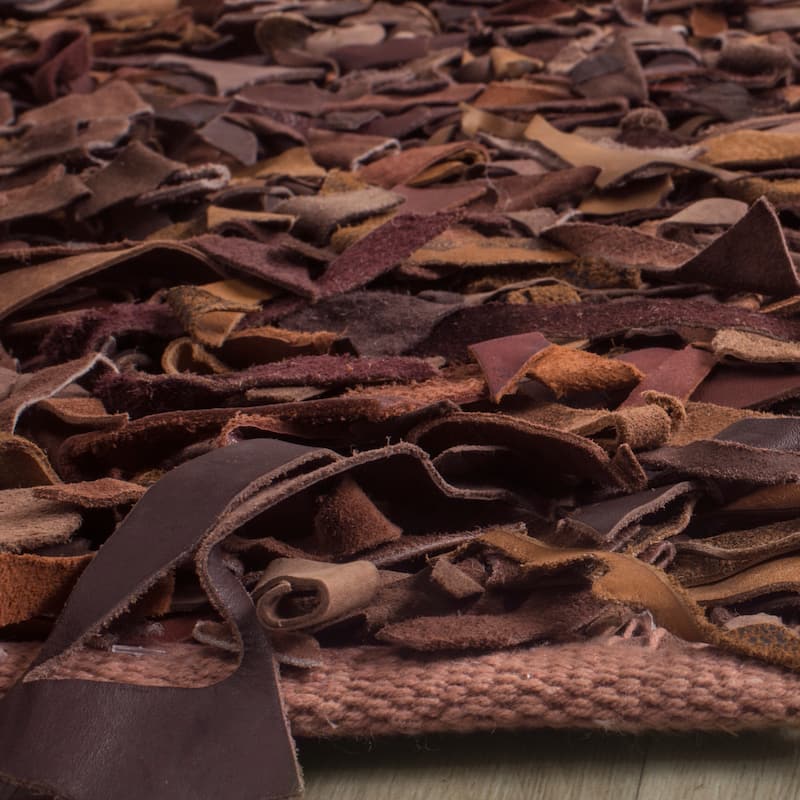 SAFAVIEH Handmade Leather Shag Carlijn Modern Decorative Rug - 2'3" x 4' - Saddle