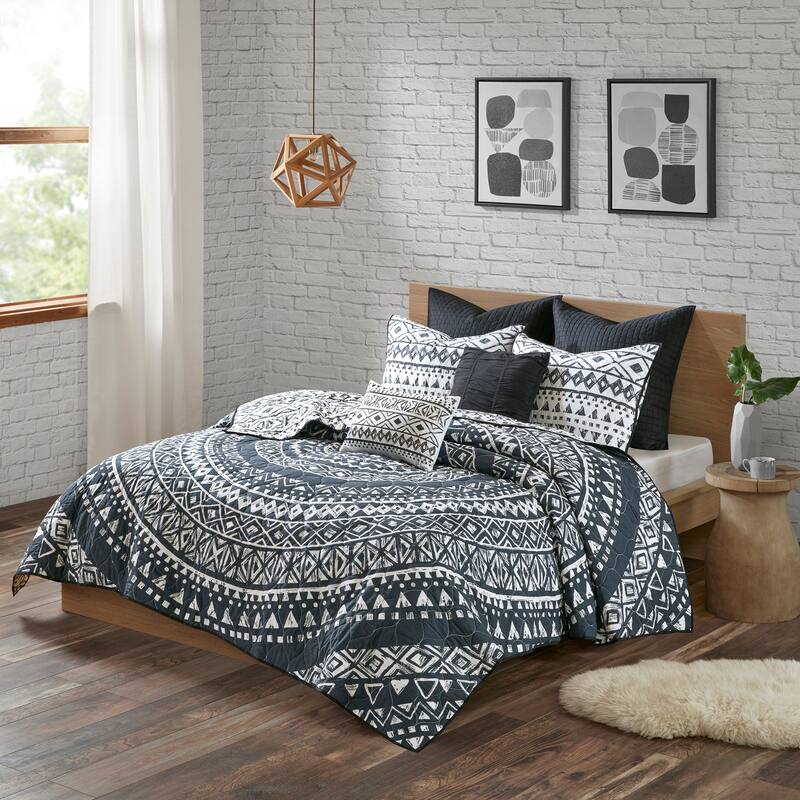 Intelligent Design Cora 7 Piece Reversible Cotton Quilt Set with Euro Shams and Thrwo Pillows