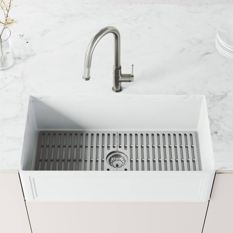 Vigo VG02035 Hart 1.8 GPM 18" H Single Handle Single Hole Pre-Rinse