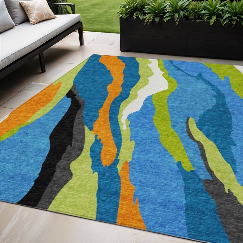 HomeRoots Abstract Transitional Rectangle Outdoor Rug - 5' X 8'