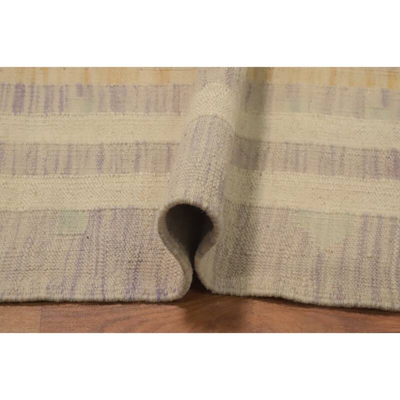 Hand Woven Southwestern Wool Multi-Colored Geometric Area Rug - 6' 9'' X 4' 10''