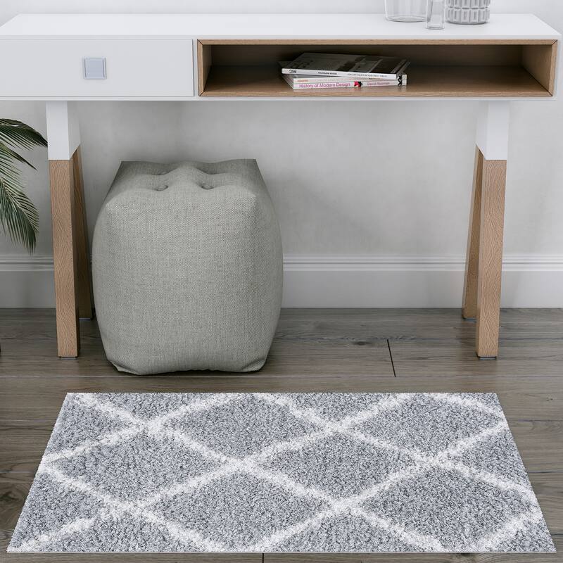 Sohni Shag Farmhouse Diamond Indoor Area Rug - 2' x 2'11'' - Silver
