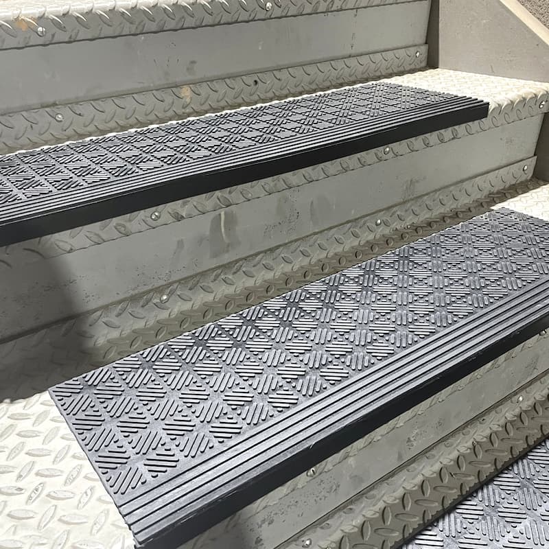 4 Piece Bull Nose Rubber Stair Tread Set 30 x 10 inch - 30"Lx10"Wx.4"H