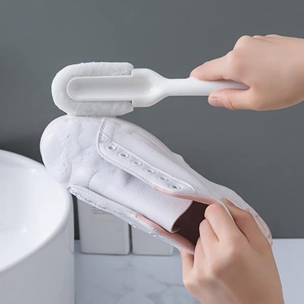 https://ak1.ostkcdn.com/images/products/is/images/direct/4b005159ebddc3bfaa3b64605bb7b8bcac8327b3/Microfiber-Soft-Bristles-Shoes-Brush-Long-Handle-Laundry-Cleaning-Accessories.jpg?impolicy=medium