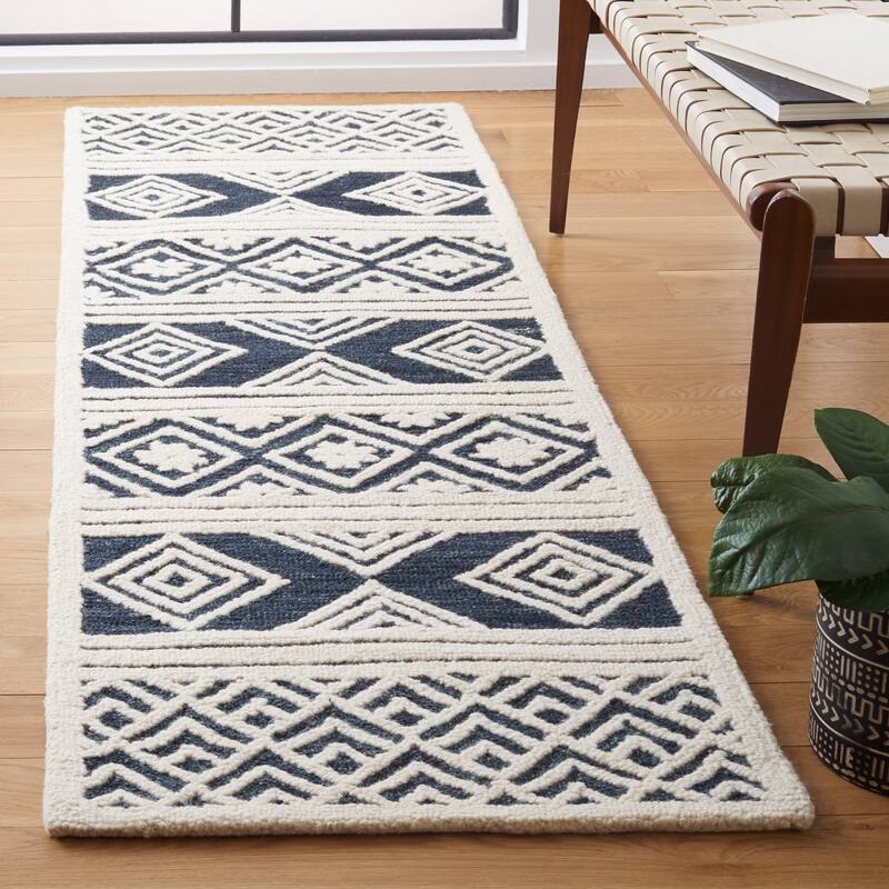SAFAVIEH Handmade Casablanca Shag Gonca Moroccan Wool Rug - 2'3" x 8' Runner - Ivory/Navy