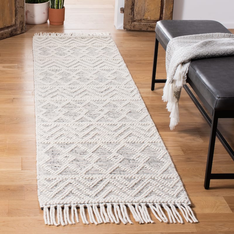 SAFAVIEH Handmade Natura Klaarke Wool Rug - 2'3" x 14' Runner - Ivory/Black