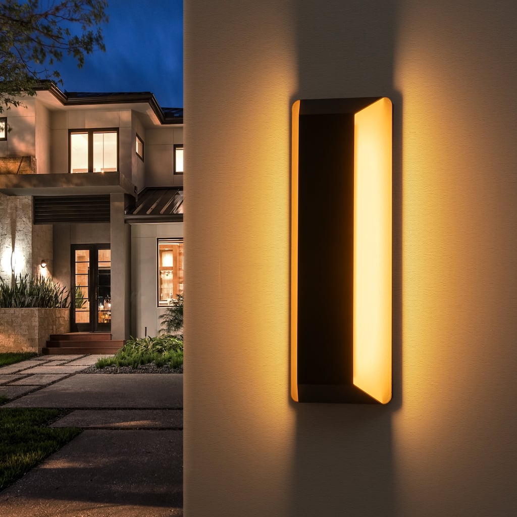 13.8" Outdoor Linear Integrated LED Wall Sconce - H13.8" x W4.7" x D3.2"