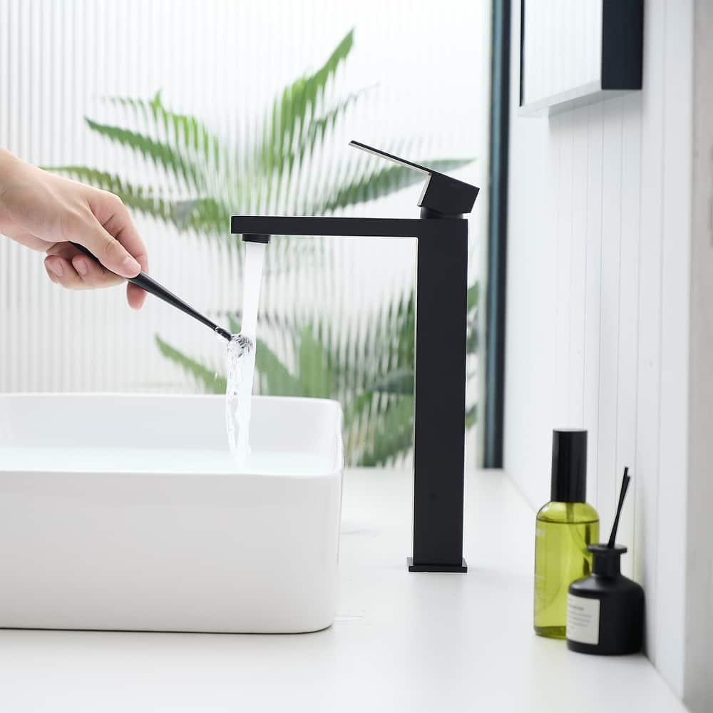 Modern Single Handle Single-Hole Bath Faucet with Drain