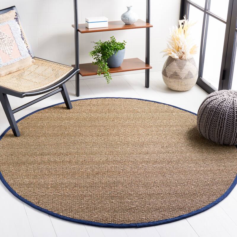 SAFAVIEH Natural Fiber Trilby Herringbone Seagrass Rug - 6' Round - Natural/Navy Blue