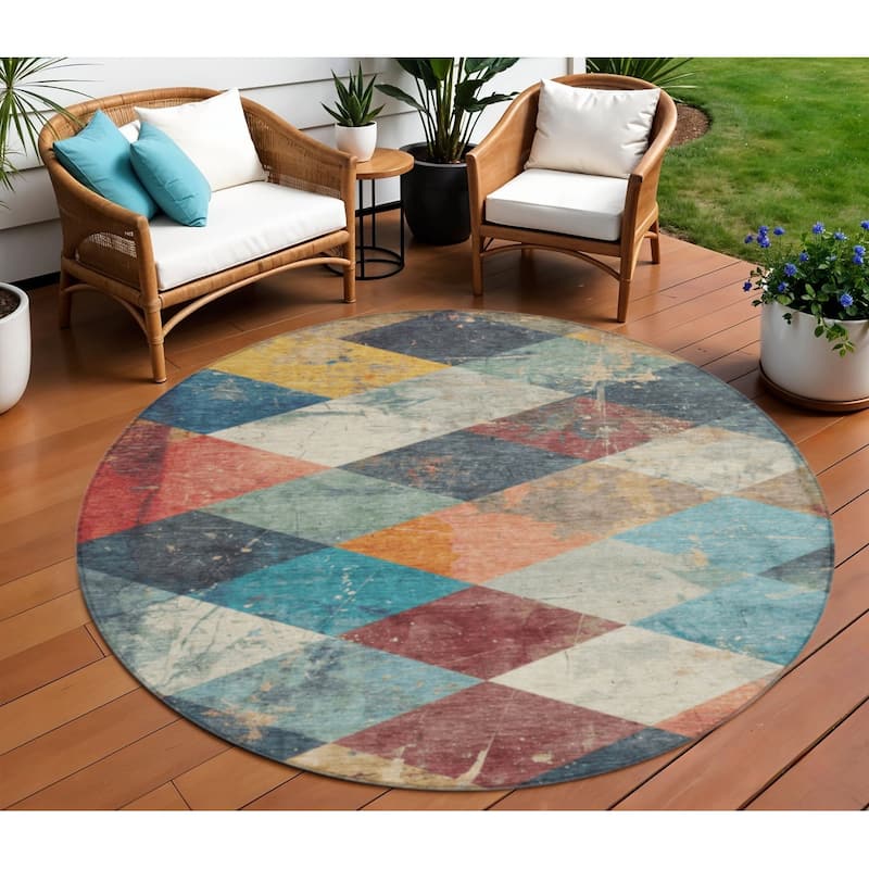 HomeRoots Geometric Transitional Rectangle Outdoor Rug - 8' Round