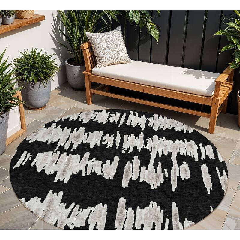 HomeRoots Striped Transitional Rectangle Outdoor Rug - 8' Round