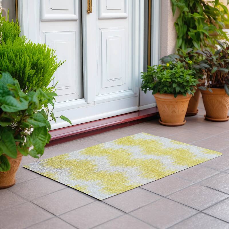 Machine Washable Indoor/ Outdoor Chantille Chevron Modern Rug - Yellow - 1'8" x 2'6"