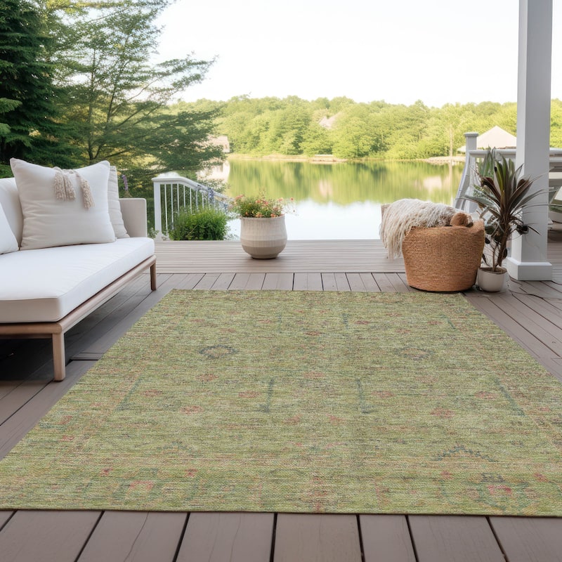 Machine Washable Indoor/ Outdoor Distressed Traditional Chantille Rug