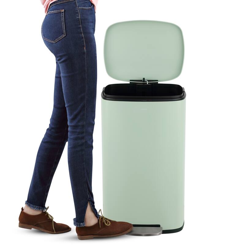 happimess Curtis 8-Gallon Step-Open Trash Can