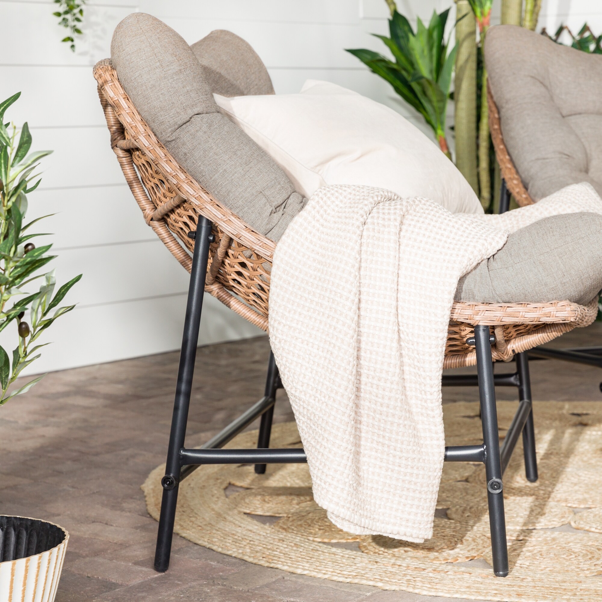 https://ak1.ostkcdn.com/images/products/is/images/direct/4b36f0f1dca2cc20f2ff58a4466e19e2d6053495/Middlebrook-Outdoor-Rattan-Papasan-Chairs-with-Cushions%2C-Set-of-2.jpg