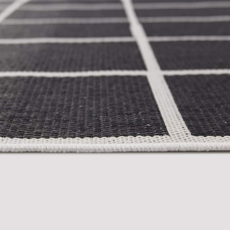 Messier Modern Grid Indoor/Outdoor Area Rug