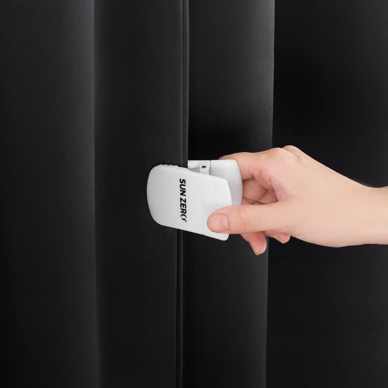 Sun Zero 2-pack Lights Out Blackout Curtain Clips (Set of 2) - S