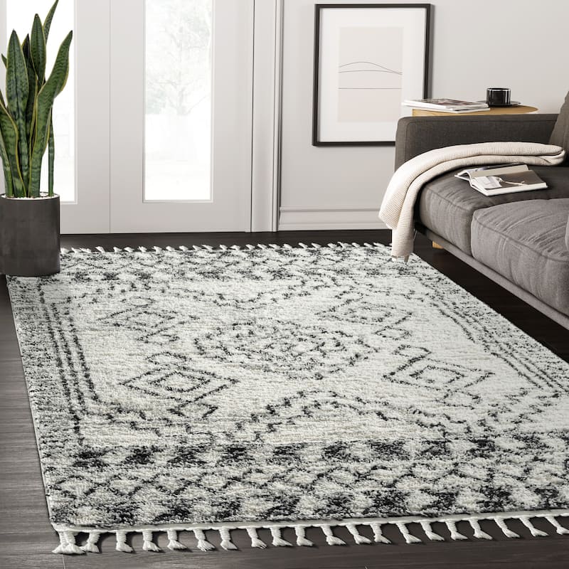 Abani Willow WIL180A Contemporary Ivory and Black Geometric Shag Area Rug - 5'3" x 7'6" - Ivory