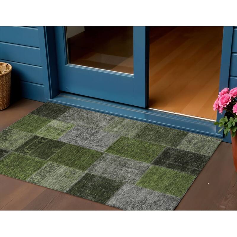 HomeRoots Patchwork Transitional Rectangle Outdoor Rug - 3' x 5'