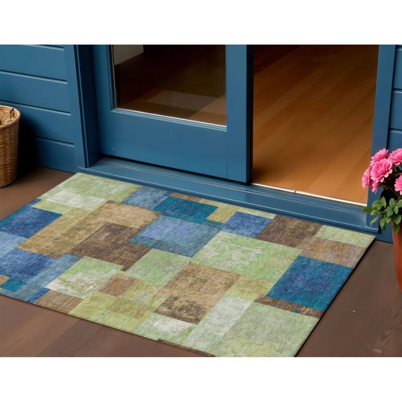 HomeRoots Geometric Traditional Rectangle Outdoor Rug - 3' x 5'