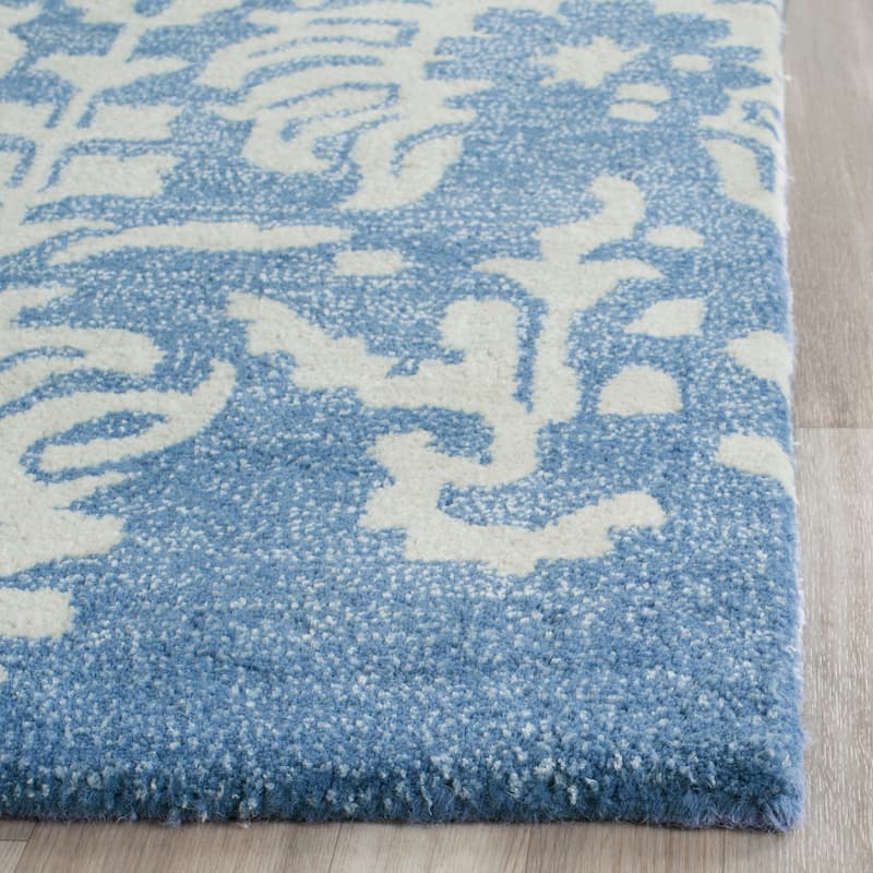 SAFAVIEH Handmade Bella Tineke Modern Floral Wool Rug