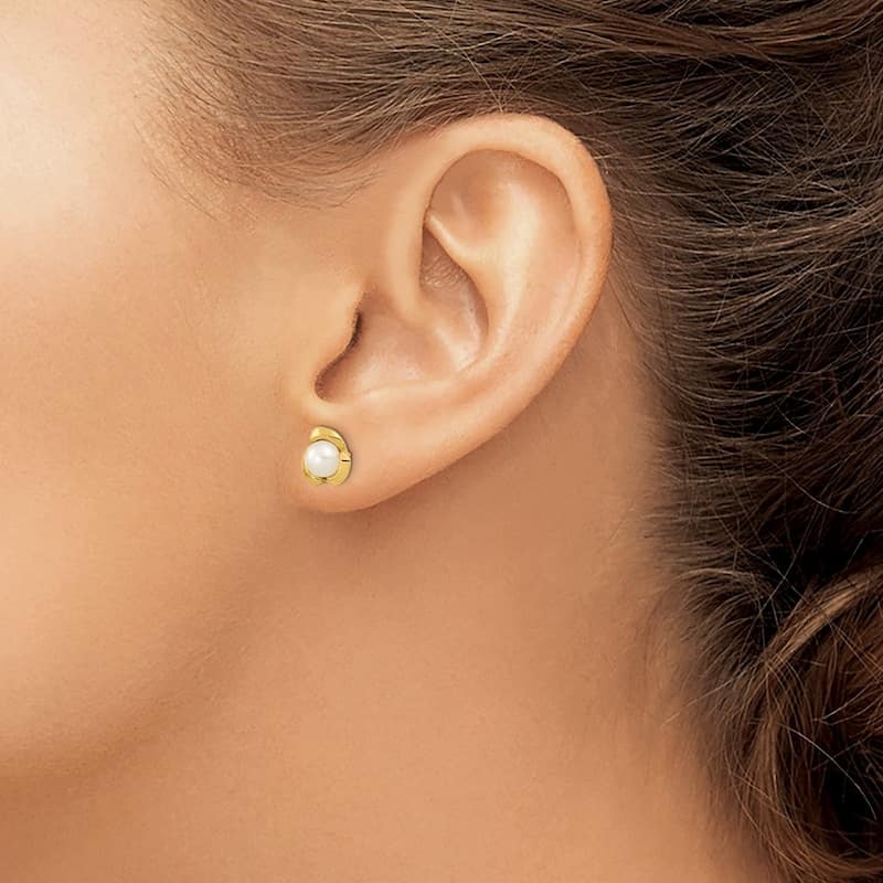 Curata 14k Yellow Gold 5-6mm White Button Freshwater Cultured Pearl Post Earrings (8.37x8.37mm)