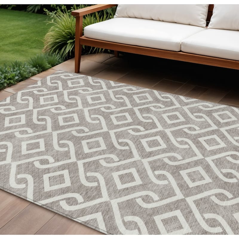 HomeRoots Geometric Transitional Rectangle Outdoor Rug - 5' X 8'